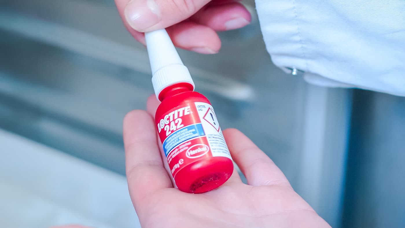 Product shot von einer Loctite 242 Tube
